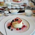 ザ・ペニンシュラ東京 - スフレパンケーキベリー