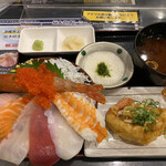 裕太朗寿し - 1日10食限定 はみ出し海鮮丼定食
      ¥1.070(税込)