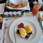 ザ・ペニンシュラ東京 - エッグベネディクト