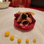 ザ・ペニンシュラ東京 - スモークサーモンビーツのタルタル