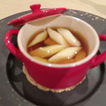 トゥ・ラ・ジョア - 鰆とホワイトアスパラガスのスープ