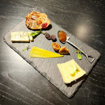 イル ネッビオ - 妻と友人の奥さんがチョイスしたチーズの盛合わせです。