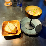 イル ネッビオ - バケット、フォカッチャと共に。