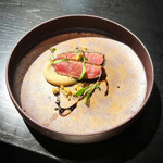 イル ネッビオ - 白いんげんとバニラを使ったペーストは鴨肉ローストとの相性が抜群です！！