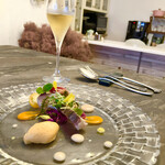 スープとカレー ボンジョルネ - ●前菜
      焼きなすと鰆のサラダをパプリカのムース・パプリカといちじくのピュレで
      紫キャベツ・キノコのマリネ・オリジと共に