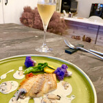 スープとカレー ボンジョルネ - ●ポワソン（魚のメイン）
      イトヨリダイのポワレ
      アサリとキノコのクリームソースにラタトゥユを添えて
      ブロッコリー、インゲン、カボチャ