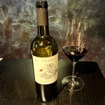 イル ネッビオ - お肉料理に合わせて赤ワインをオーダー。イタリアヴェネト州産の『カルメネーレピウ2019』をチョイス。