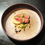 イル ネッビオ - ピアット カルネです。フランス座鴨肉のローストは上品な蜂蜜風味に仕上げてあります。