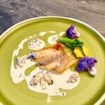 スープとカレー ボンジョルネ - ●ポワソン（魚のメイン）
      イトヨリダイのポワレ
      アサリとキノコのクリームソースにラタトゥユを添えて
      ブロッコリー、インゲン、カボチャ