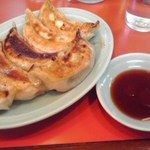丸吉飯店 - 餃子 ４５０円(税込)(2013年4月10日撮影)
