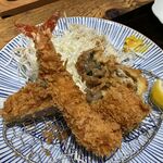 Tonkatsu Wakou - 左から　ひとくちひれかつ(半分)　海老　クリームコロッケ　見づらいがカキフライ