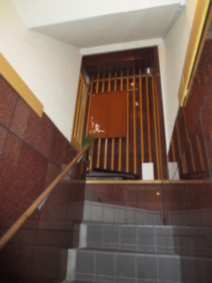 Sushi Kappou Makoto - 入口付近の階段です