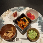 西麻布 焼肉 X - 旬野菜　白菜キムチ、トマトキムチ、だだ茶豆、 　あわび茸、みょうがのピクルス