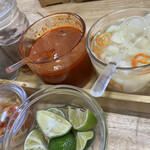 Pho Thin - 卓上の薬味