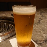 北新地焼肉 きらく - まずは一杯。一番搾り