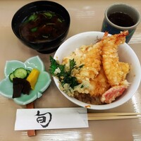廣長 - 赤だしとお漬物3種付き、びっくり天丼税込み900円