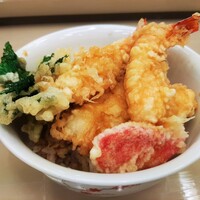 廣長 - 天ぷらの衣はふわっと厚めでしっとり柔らか、海老のサイズは程々だけどブリッとした歯応えと甘味が嬉しい！