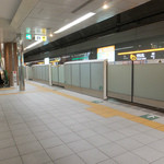 まな板の上の旬　ぽぽぽん - 薬院大通りの駅。出来たばかりでキレイ。