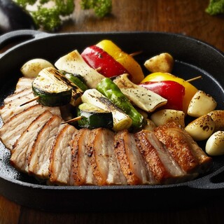蔬菜生韩式烤猪五花肉