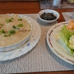 ティモ - チキンドリアと サラダ +茄子味噌炒め（サービス?）