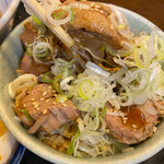 しな喜 - チャーシュー麺（Aラーメン）用の厚切りチャーシューサイコロ切りがゴロゴロ　ミニチャーシュー丼