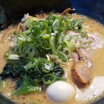 クリーミーTonkotsuラーメン 麺家 神明 - 