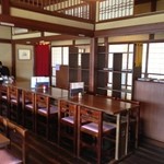 寿庵 - 店内は古くからの日本家屋風の内装で懐かしい雰囲気でした。