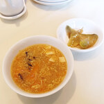 Bimi Yamucha Shurou - ランチの酸辣湯とザーサイ