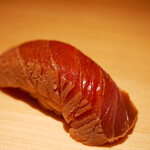 鮨 草平 - 初めはえんみが響き、噛むほどにお米の甘みが作用してどんどん膨らむ分厚い旨味！ シャリのおいしさとトロの旨味が合致した草平さんの漬けスタイル！