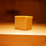 鮨 草平 - ◇玉子
      芝海老の香りと甘みが一択で伝える玉子焼き。