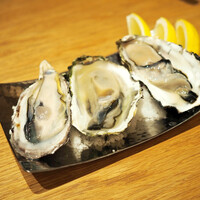 Seafood bar Ermitage 横浜鶴屋町店 - 生牡蠣産地3種盛り合わせ