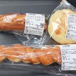 ハローズ ベーカリー 戸手店 - パン３点買って(税抜)計300円 (2022.09.03)
