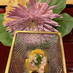 銀座 しのはら - お凌ぎは
      鼈の煮凝り
      海胆
      地鶏
      長芋 素材同士が見事に味覚のバランスを整えて調和するまさに引き算の美学