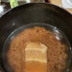 銀座 しのはら - 車麩が赤出汁にぷかぷか浮いてクニャッと畝る