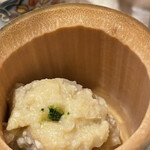 銀座 しのはら - 竹筒のお猪口には
      鱧の卵と小芋を合わせて
      鱧卵とじにしてます。
      