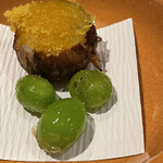 銀座 しのはら - 素揚げした新銀杏に付着してる塩味がお酒を欲す