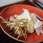 江戸前芝浜 - 牛蒡絲（きたきすせん）＋鯷乾（ごまめ）