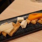酒と料理　戸塚駅横研究所 - チーズ盛合せ