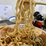 らー麺　Do・Ni・Bo - 平打ちのちぢれ麺をリフトUP⤴️
