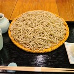 なにわ翁 - 二八蕎麦【1.5盛】(税込1,300円)
            3種類の蕎麦をブレンド
            常磐秋そば(茨城県三和産)
            常磐秋そば(長野県富士見産)
            北早生(北海道摩周産)
            ベストの配合を導き出すのは料理センスに依るのでしょう