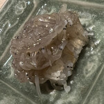 温石 - お米の炭火焼きお焦げの上にシラスをトッピング。鮮度が良いのでアンマイ\(//∇//)\