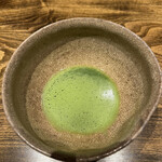 温石 - 懐石ですから、最後は目の前で点てていただいたお抹茶で余韻を楽しみたい