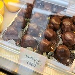 オザワ洋菓子店 - 特大はシュークリームより高い