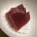 温石 - 三膳目はカツオの背身の漬けです