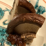 温石 - 椎茸の炭火焼き。噛むと椎茸の汗が迸ります