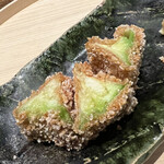 温石 - 緑茄子のおかき揚げの断面です
