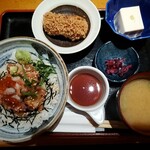 魚金 - 海鮮丼とホタテクリームコロッケ　冷奴付き　1200円