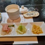 趙の飲茶 888 - アツアツのおかゆに、付け合わせは３種類