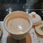 趙の飲茶 888 - 朝粥。蓋がされてアツアツの状態。