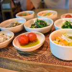 ITAEWON BOWLS & WINE - 